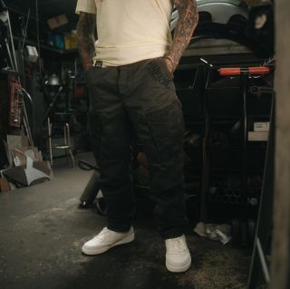 💥 Novinka právě dorazila! 💥 💣 Stylové kalhoty Yakuza Premium - pohodlí a kvalita v jednom. 👌🏼 Perfektní střih, kvalitní...